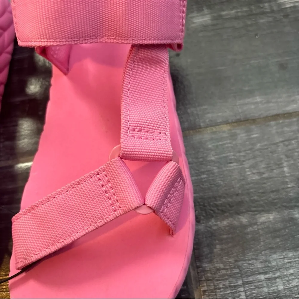 Dolce Vita Vibrant Pink Sandals‎